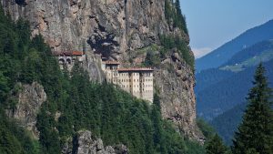 monastero-sumela-montagne-nord-anatolia